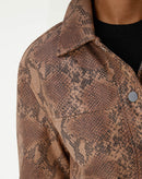 JAQUETA QUADRADA COBRA PU - CARAMELO