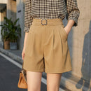 [Leve 6, Pague Só 3] Short Lunara Feminino em Crepe Seda Gelo, Rayon e Elastano de Cintura Alta com Fivela de Strass